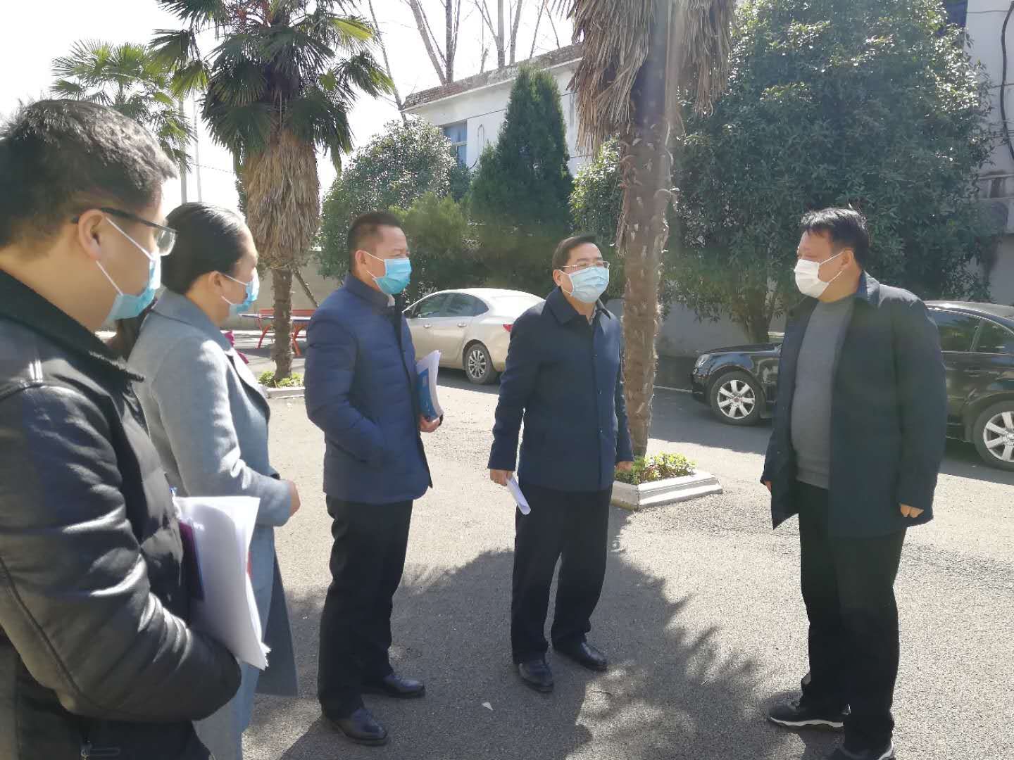 顾恒中参加新华老庙脱贫攻坚暗访问题反馈会