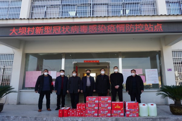 图2送去防控物资.jpg